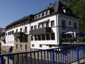  Bild: Hotel Müller Kyllburg Eifel mit Terrasse zur Kyll 