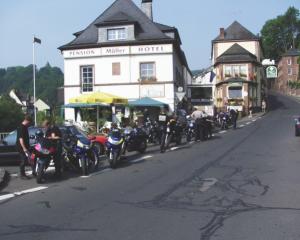  Photo: group de motocyclettes 