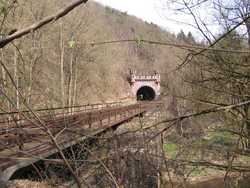 Eifel-Radtouren: Entlang der Eifelbahn mit schönen Tunnelportalen
